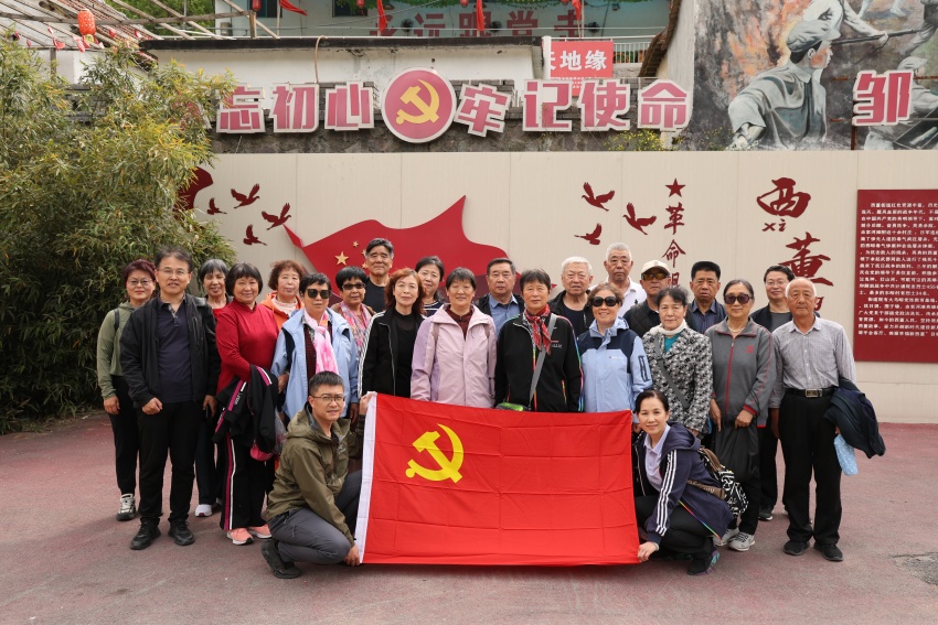 濱州市人民醫(yī)院離退休黨總支赴鄒平大馬峪開展紅色團建活動